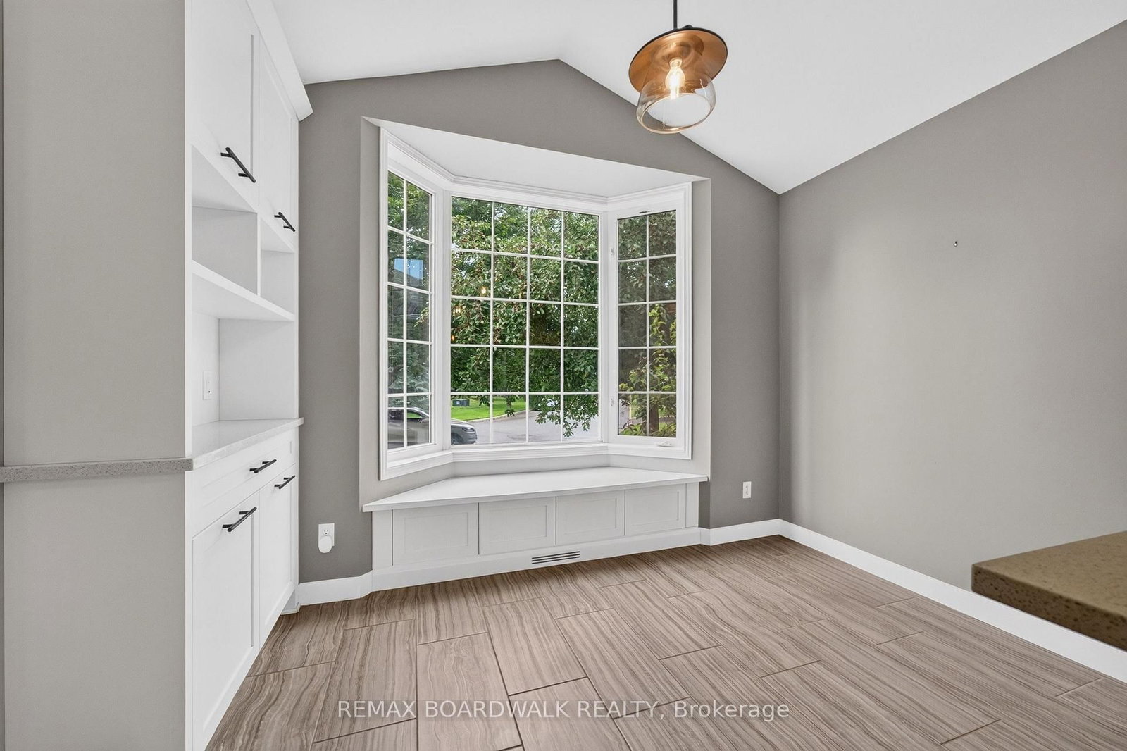 22 Burnstead Crescent • Ottawa, ON photo 13