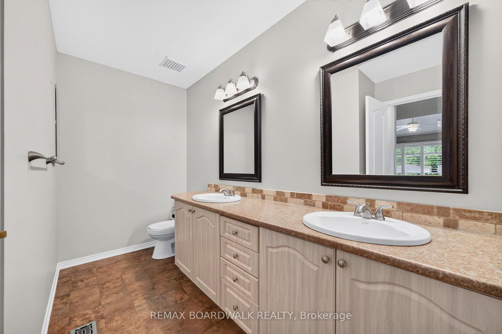22 Burnstead Crescent • Ottawa, ON photo 18