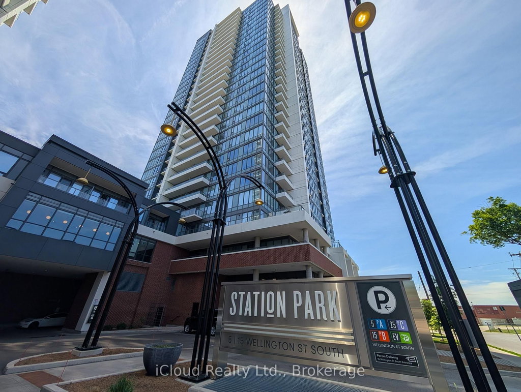 211 - 15 Wellington Street S