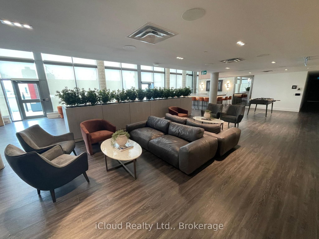 211 - 15 Wellington Street S 2