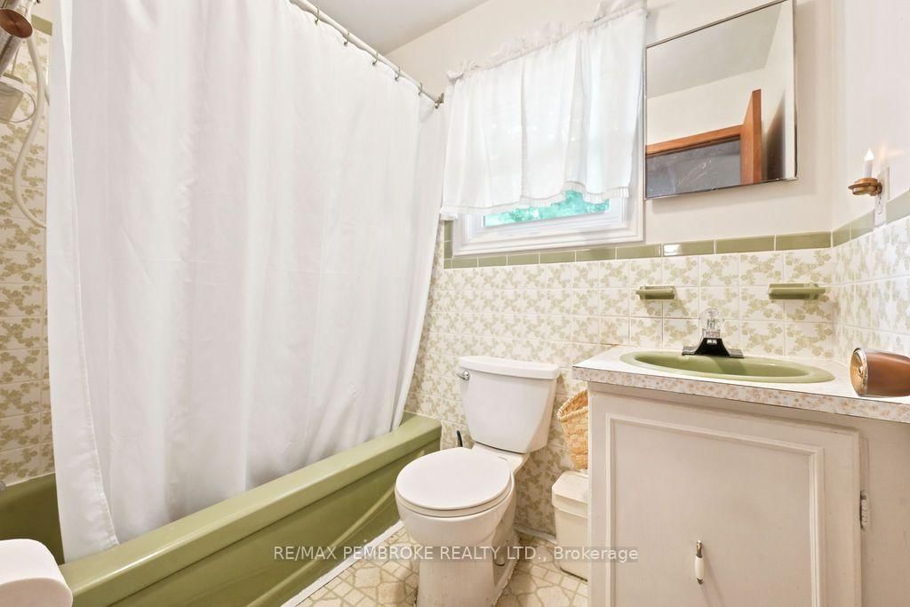 20 Meadowbrook Drive • Pembroke, ON photo 16