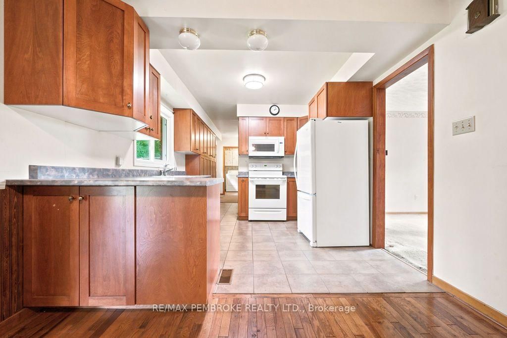 20 Meadowbrook Drive • Pembroke, ON photo 18