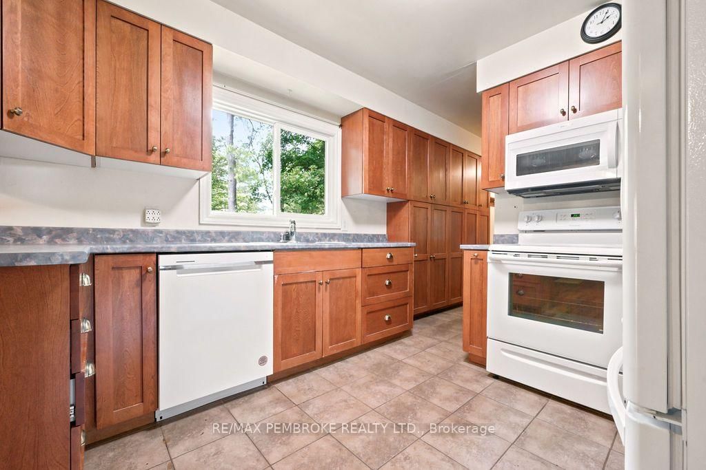 20 Meadowbrook Drive • Pembroke, ON photo 24