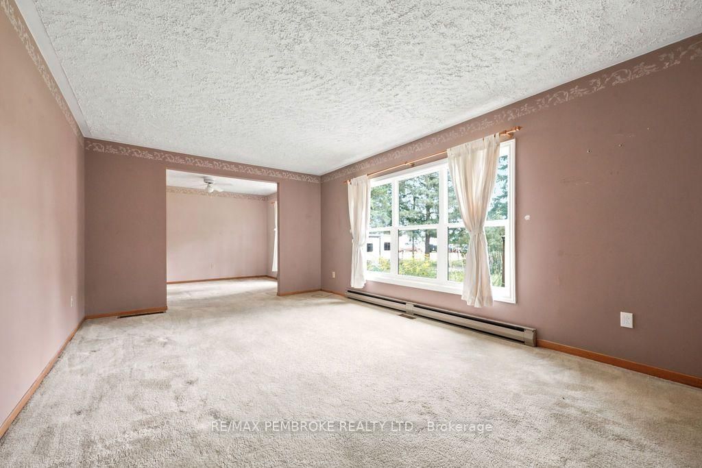 20 Meadowbrook Drive • Pembroke, ON photo 6