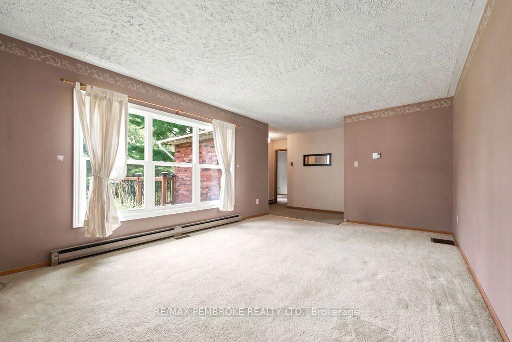 20 Meadowbrook Drive • Pembroke, ON photo 7