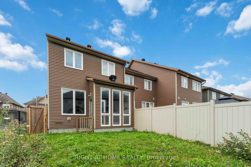 628 MOORPARK Avenue