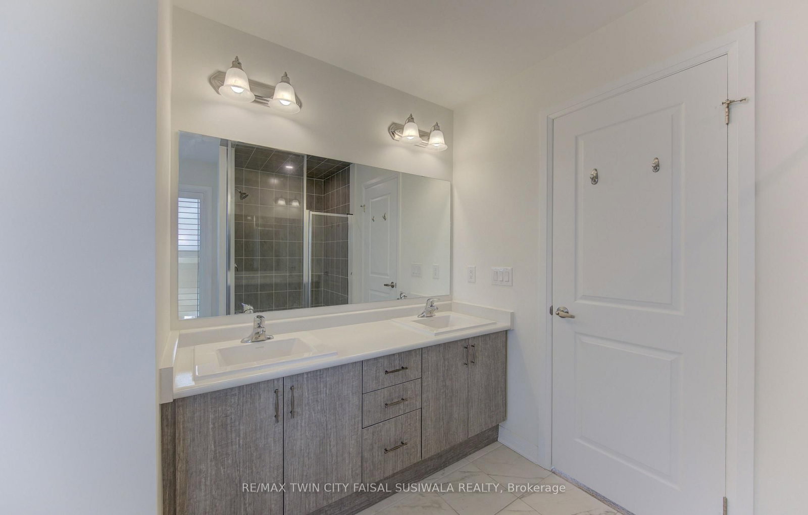 10 Mildred Gillies Street • North Dumfries, ON photo 14