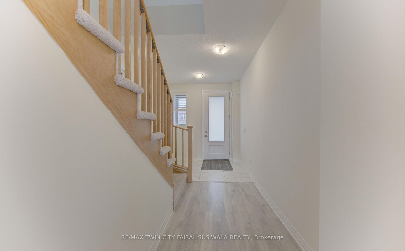 10 Mildred Gillies Street • North Dumfries, ON photo 4