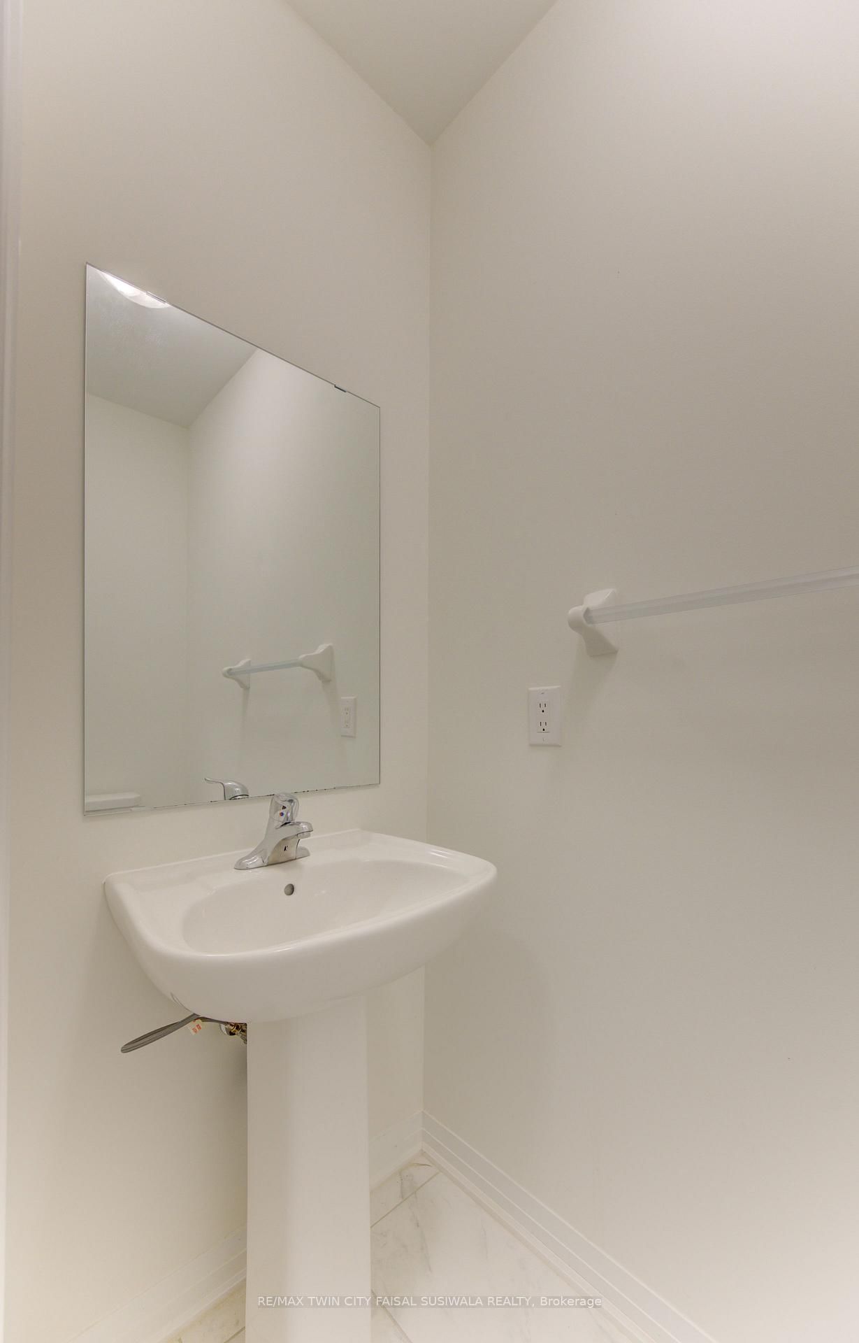 10 Mildred Gillies Street • North Dumfries, ON photo 8