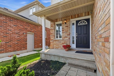 1888 Stackhouse Crescent • London North, ON photo 2
