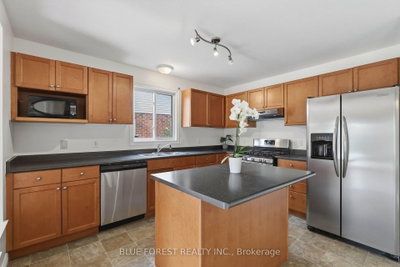 1888 Stackhouse Crescent • London North, ON photo 8