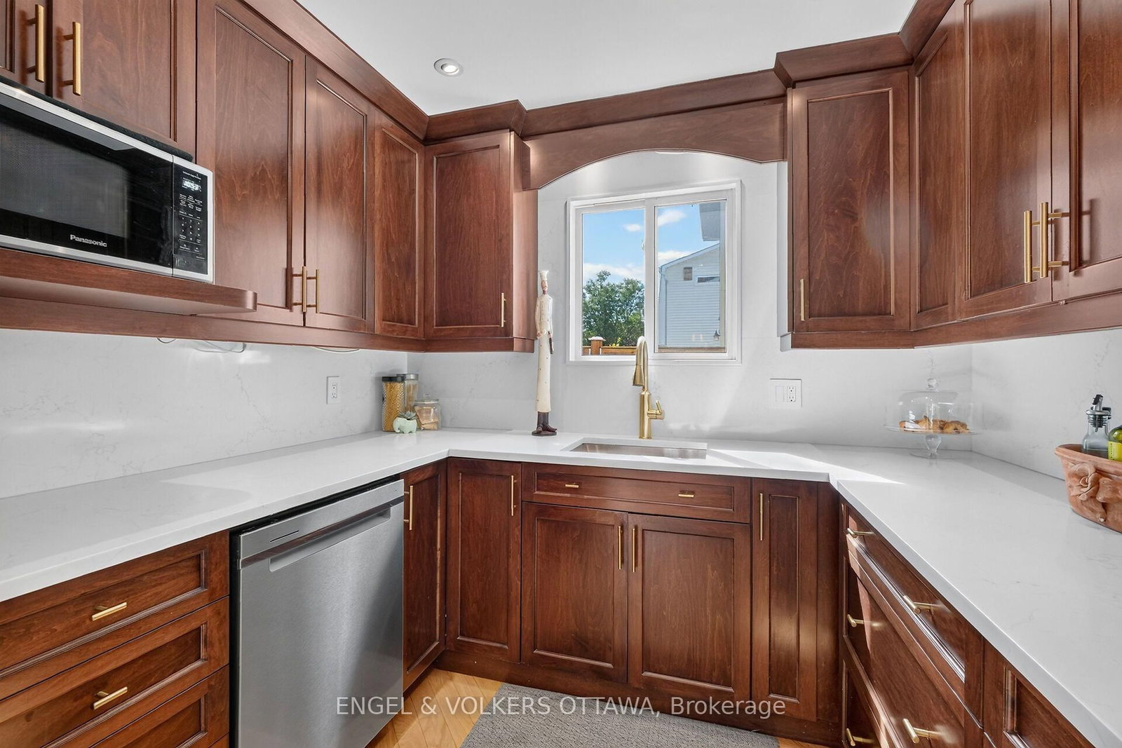 1069 St Germain Crescent • Ottawa, ON photo 12