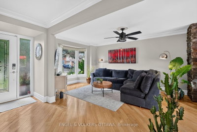 1069 St Germain Crescent • Ottawa, ON photo 9