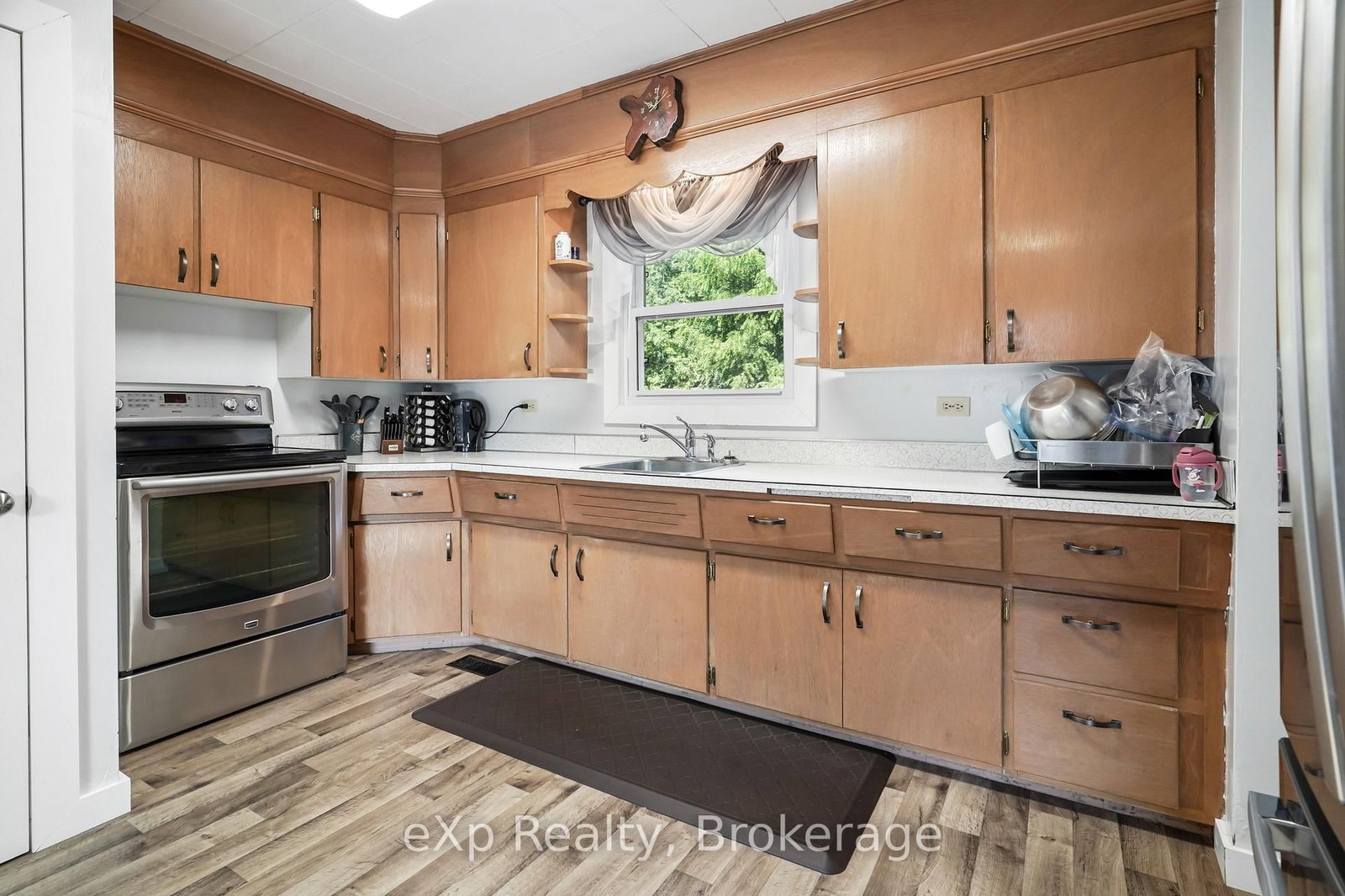 1060 Sanderson Street • Howick, ON photo 12