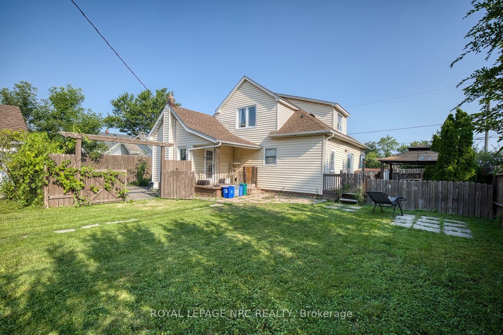 242 Henrietta Street • Fort Erie, ON photo 5