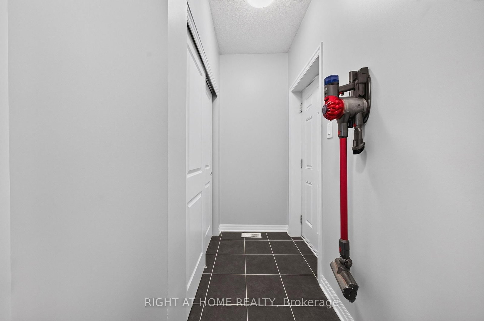 624 Spring Valley Drive • Ottawa, ON photo 25