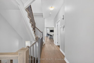 624 Spring Valley Drive • Ottawa, ON photo 8