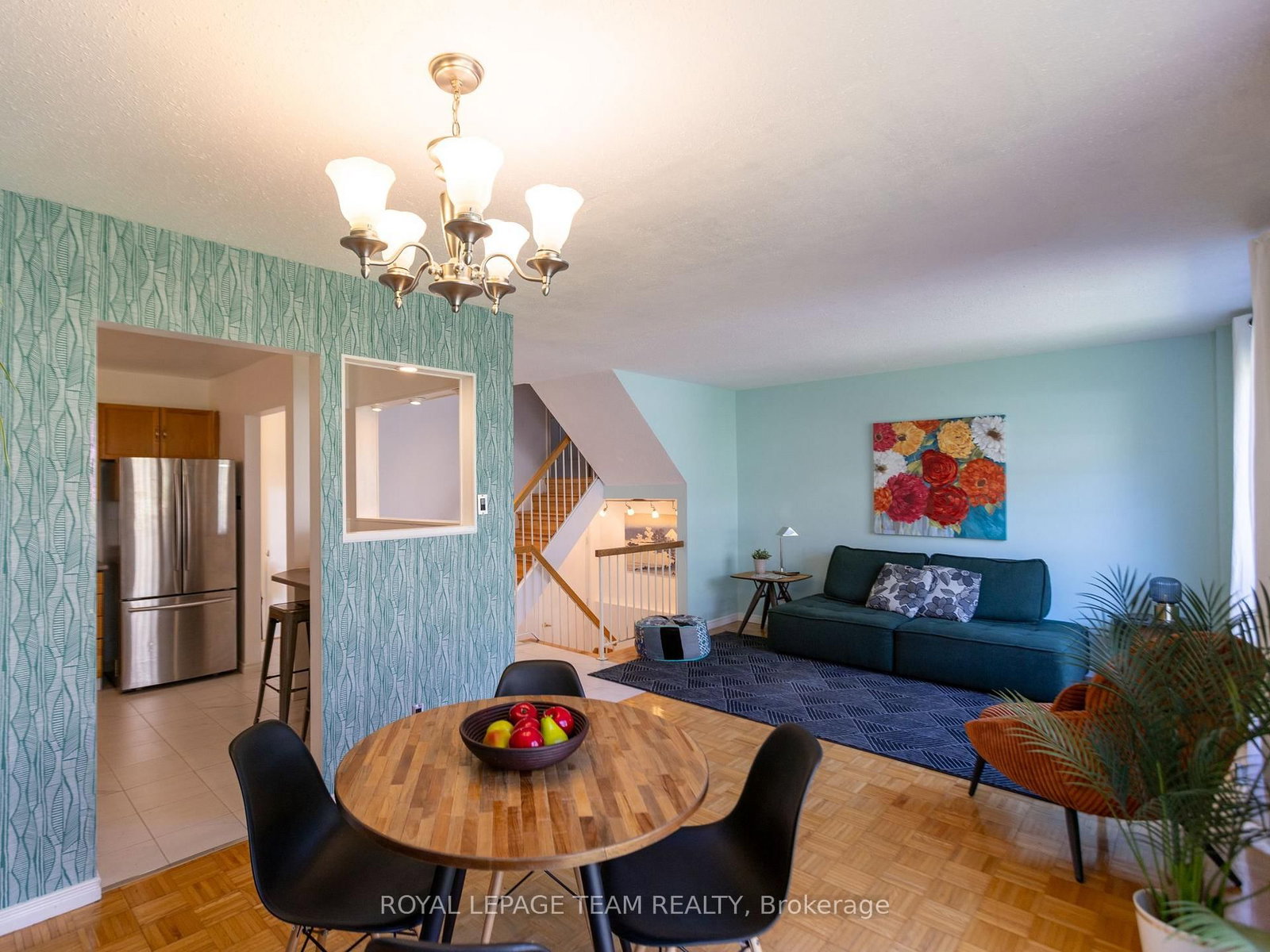 930 Alenmede Crescent • Ottawa, ON photo 2