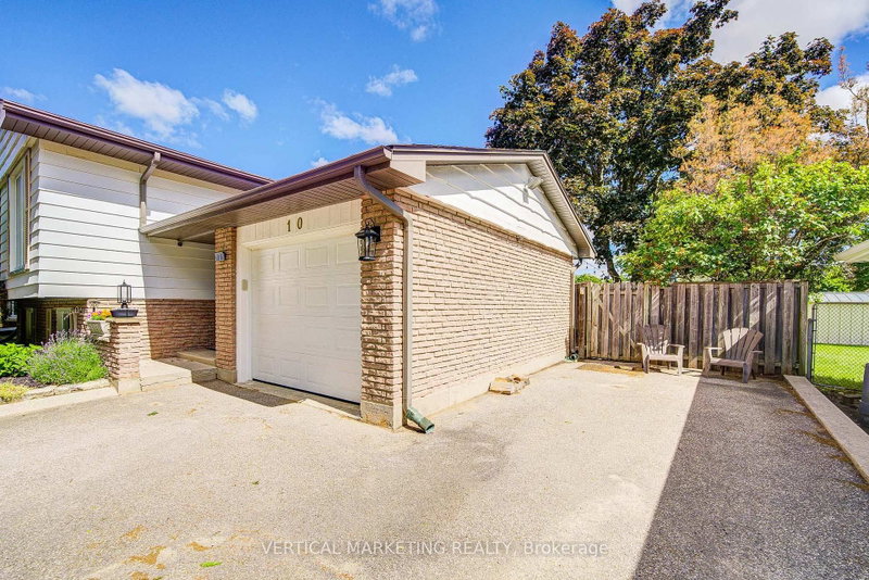 10 Crabapple Court