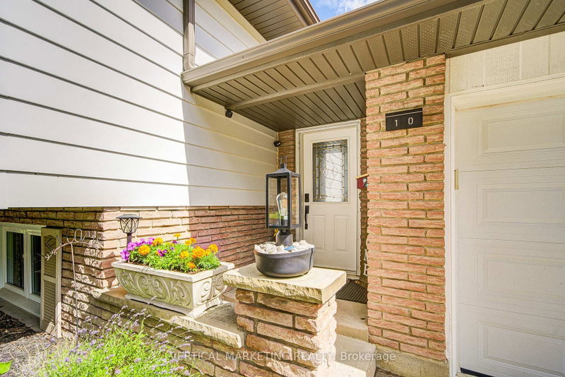 10 Crabapple Crt photo 5
