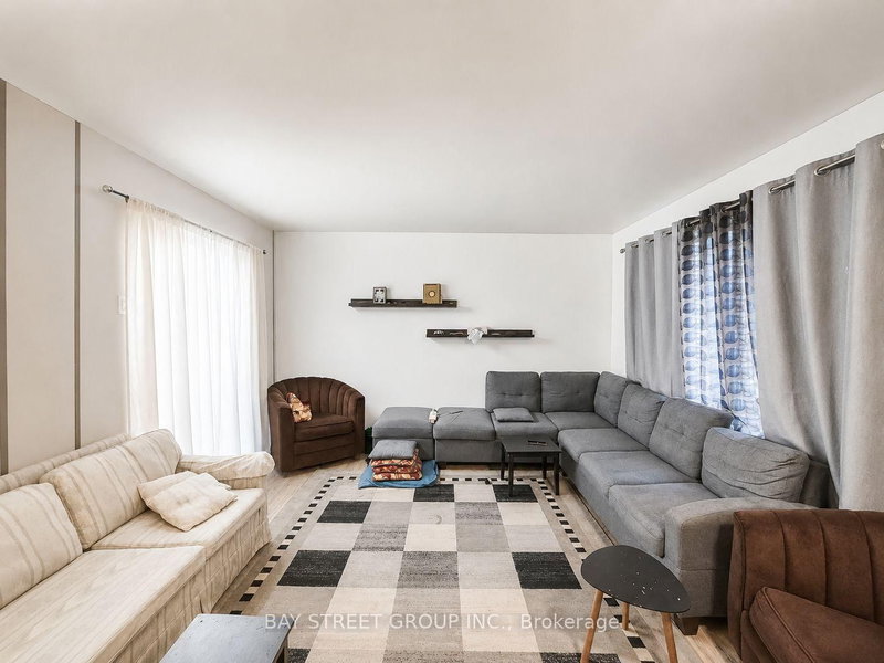 22 ROSAMOND Crescent