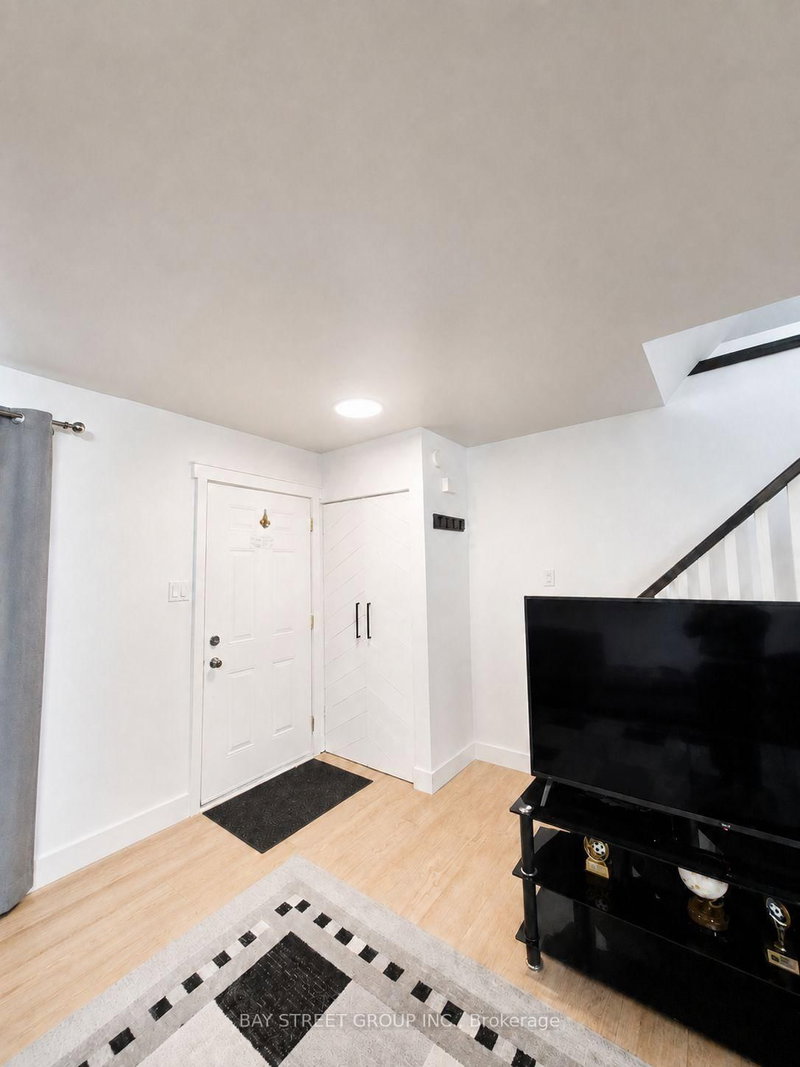 22 ROSAMOND Crescent