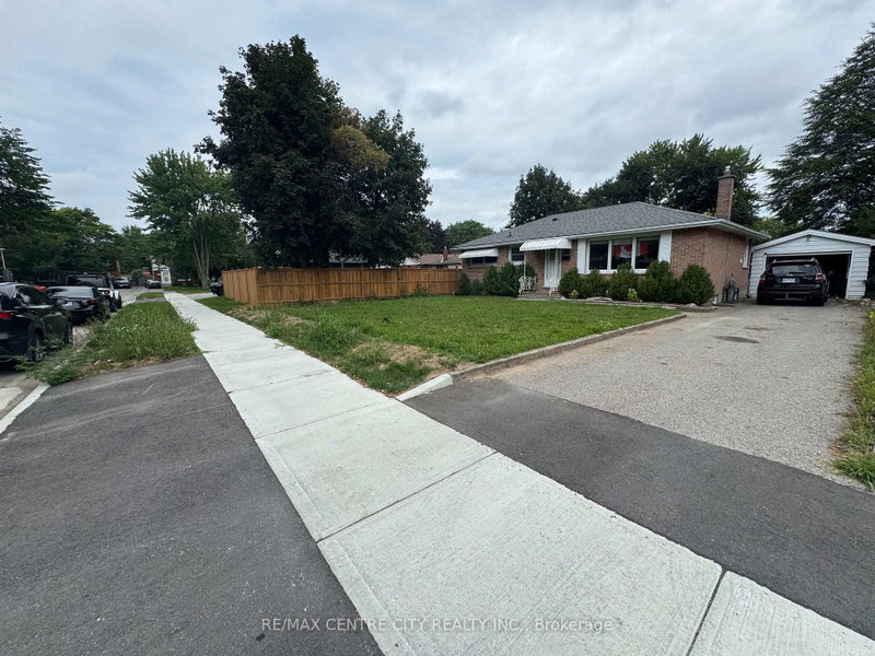 10 Tewksbury Crescent