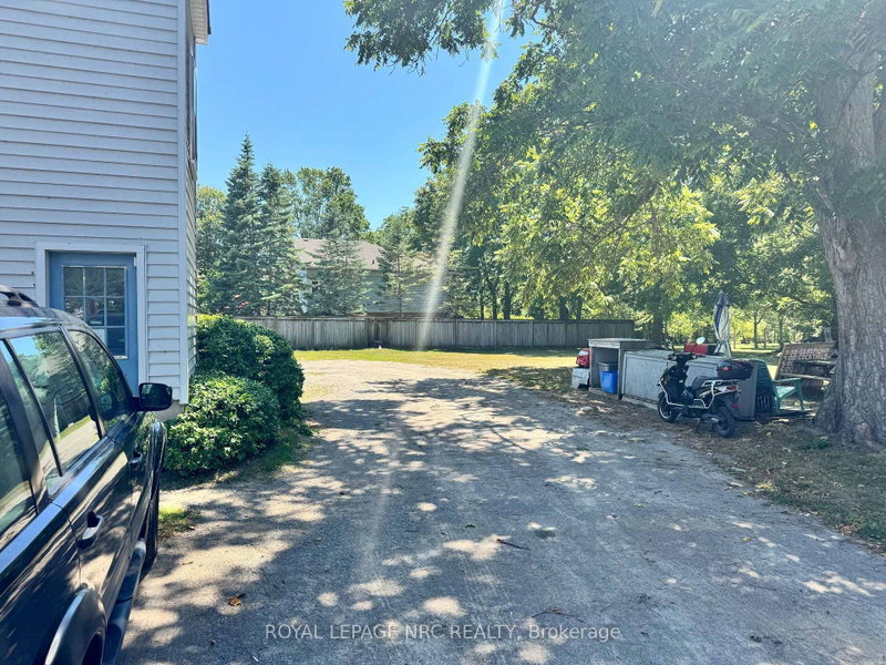 3993 Wellington Crt photo 4