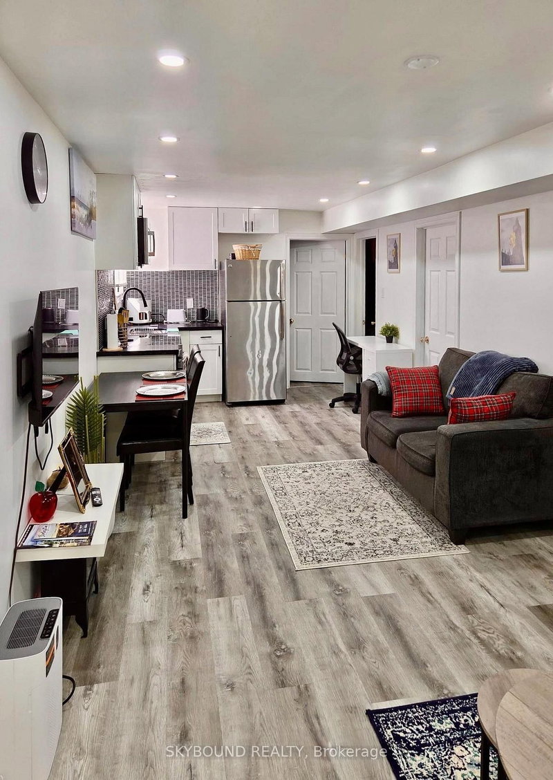 Apartment 1, Room #1 - 2586 Foxmeadow Road N