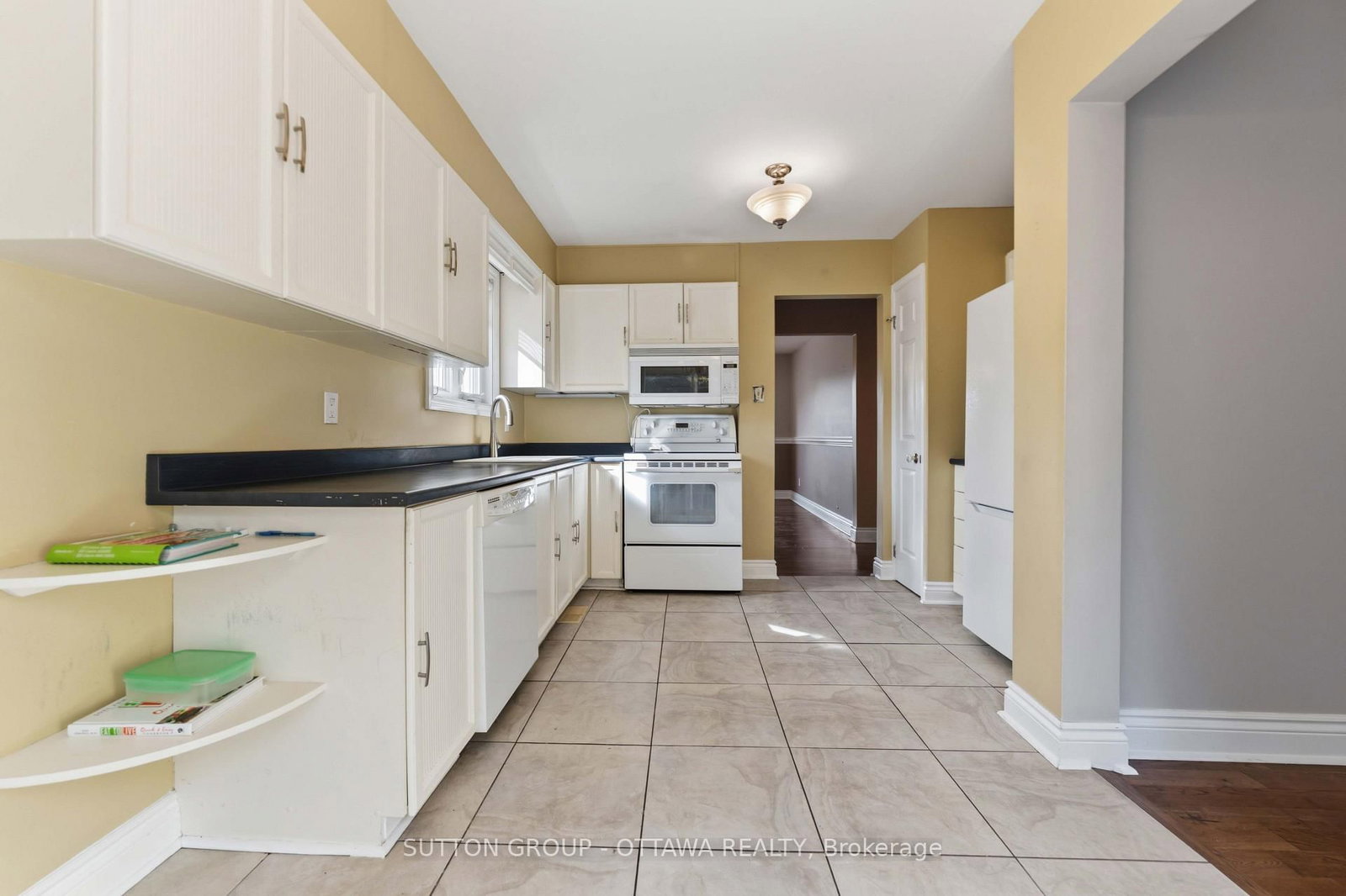 16 Crimson Gate • Ottawa, ON photo 10