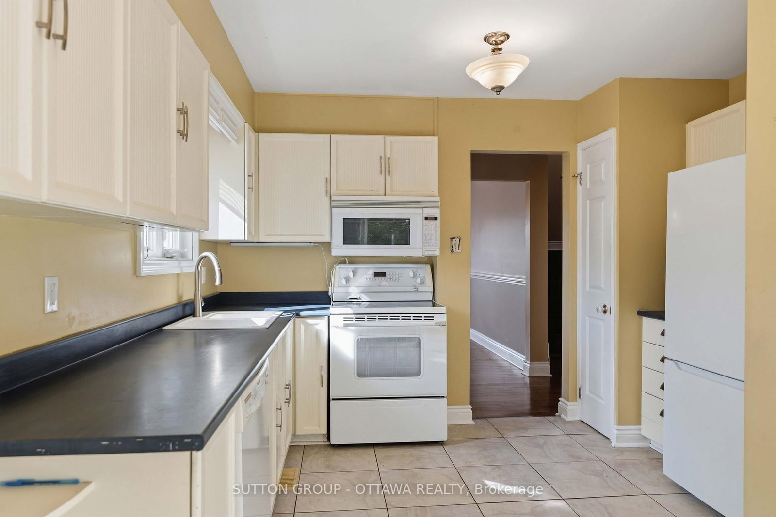 16 Crimson Gate • Ottawa, ON photo 11
