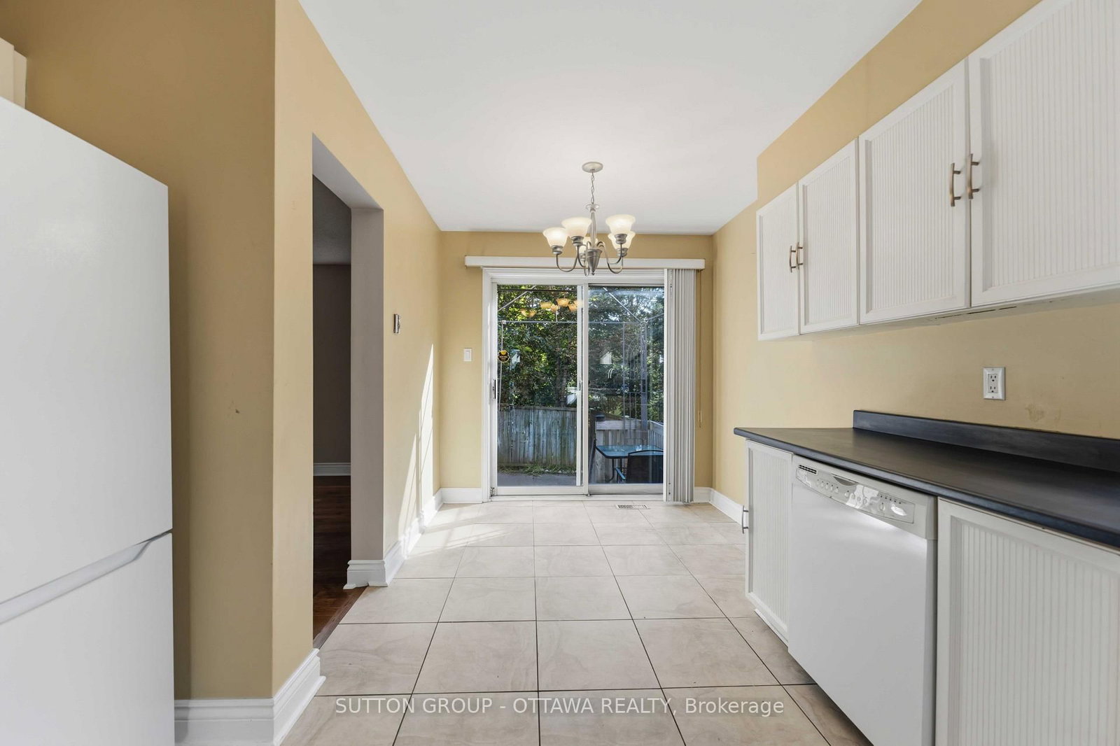 16 Crimson Gate • Ottawa, ON photo 12