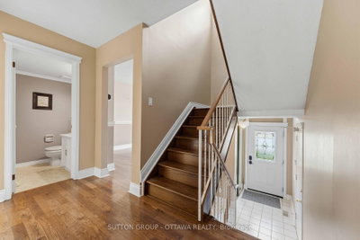 16 Crimson Gate • Ottawa, ON photo 4