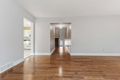 16 Crimson Gate • Ottawa, ON photo 5