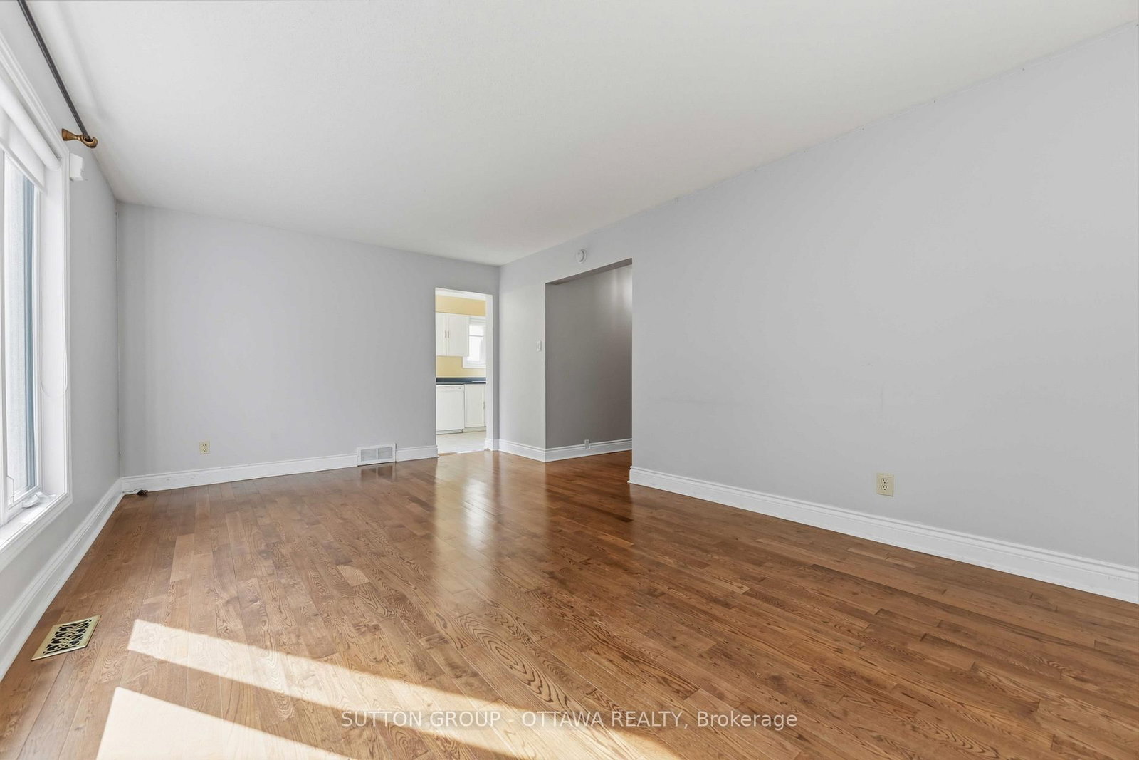16 Crimson Gate • Ottawa, ON photo 8