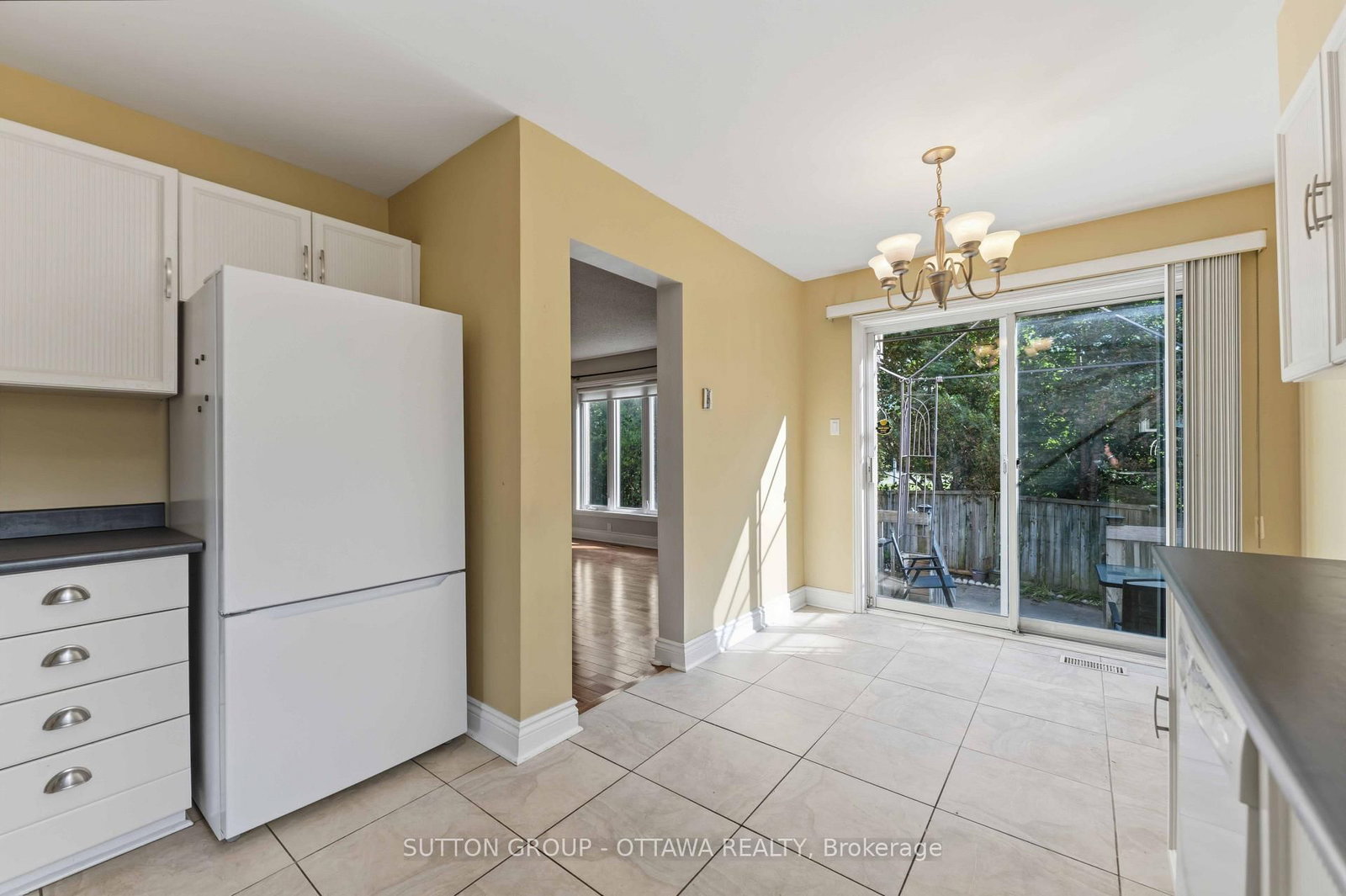 16 Crimson Gate • Ottawa, ON photo 9