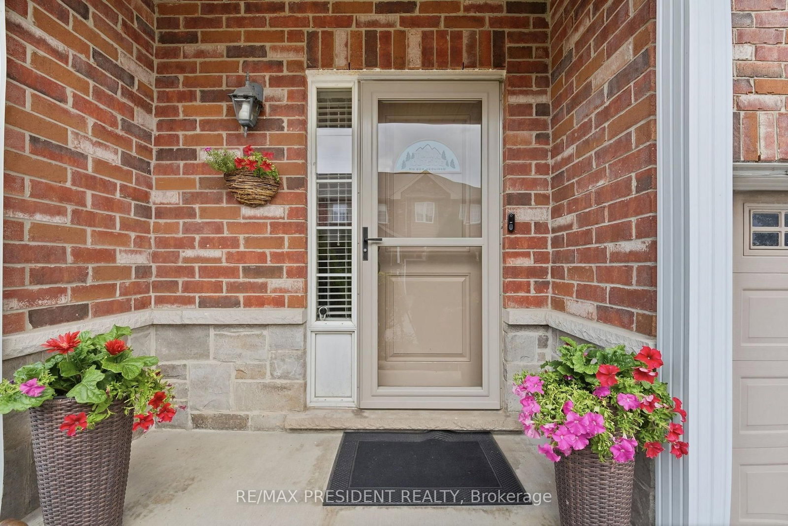 45 SEABREEZE Crescent • #23 • Hamilton, ON photo 3
