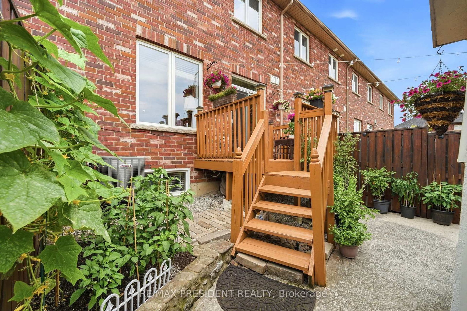45 SEABREEZE Crescent • #23 • Hamilton, ON photo 31