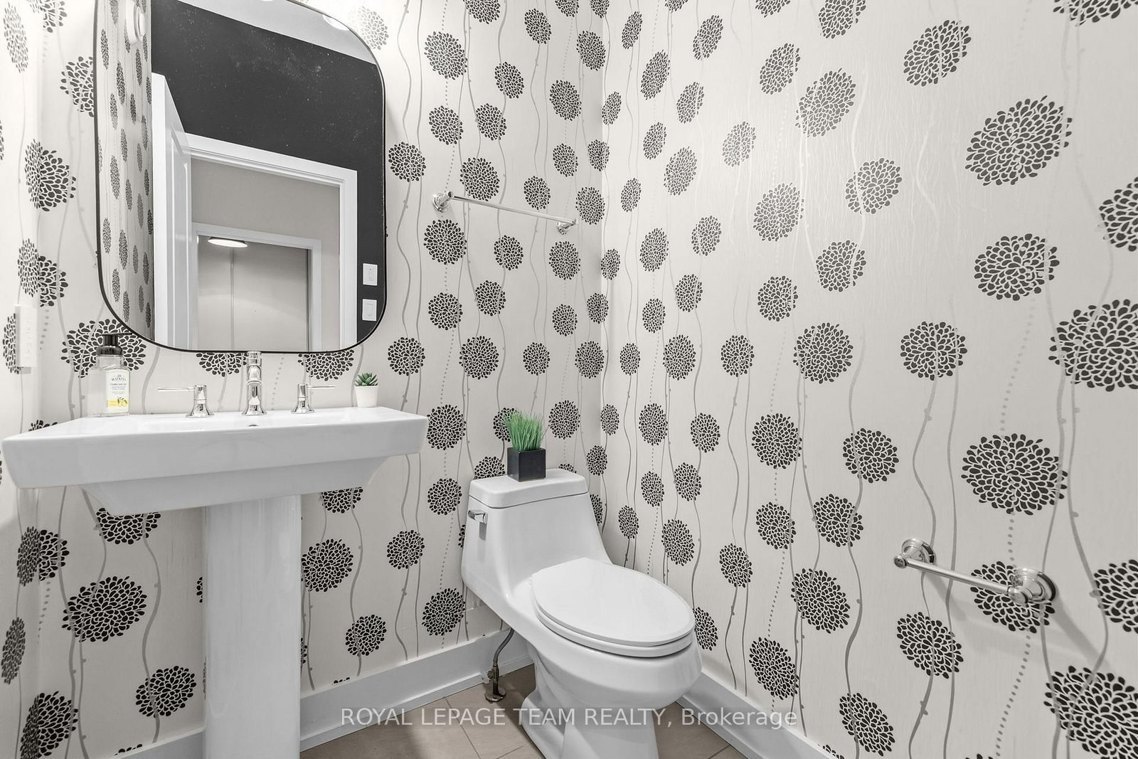 605 Tennant Way • Ottawa, ON photo 14
