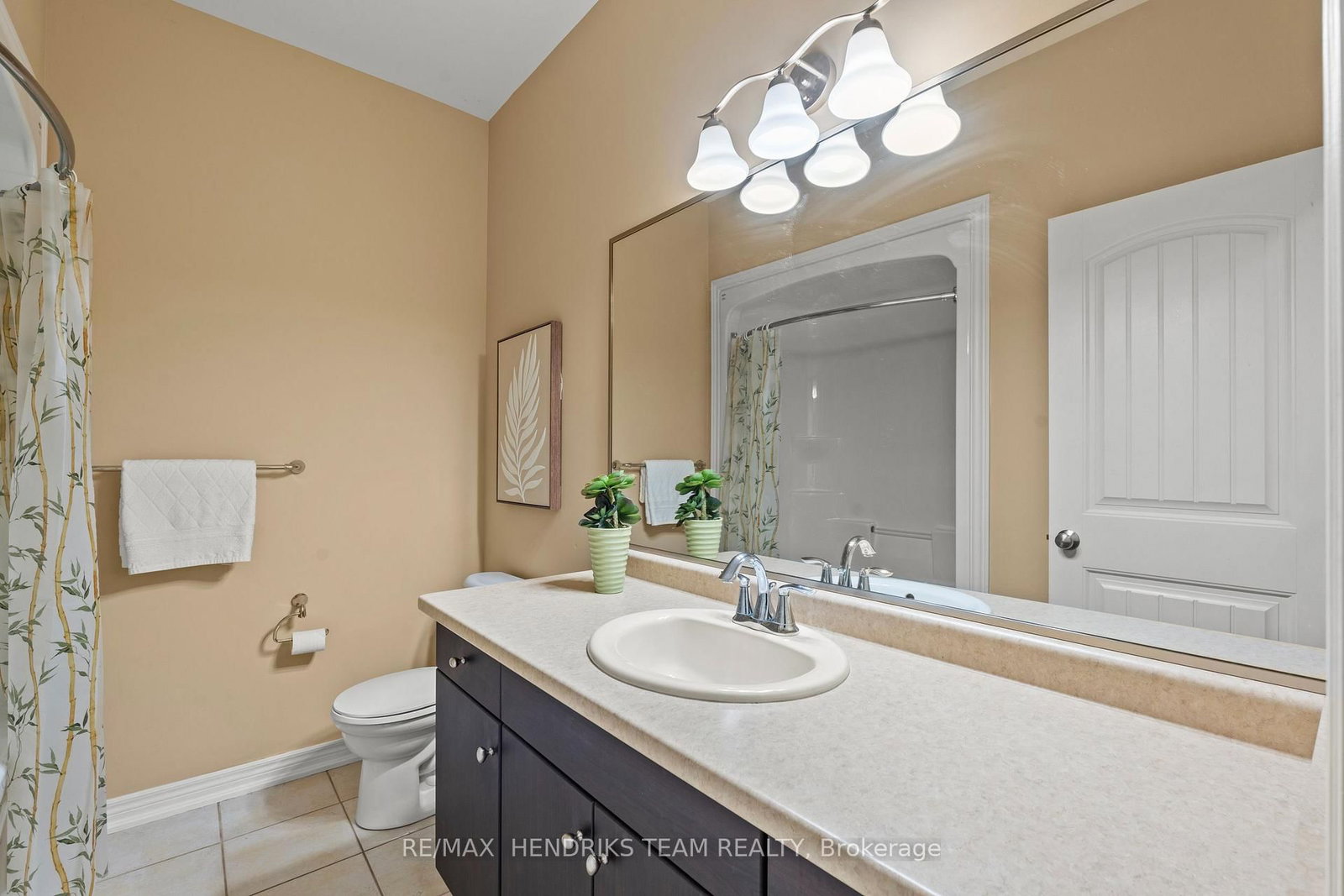 58 Videl Crescent N • St. Catharines, ON photo 9