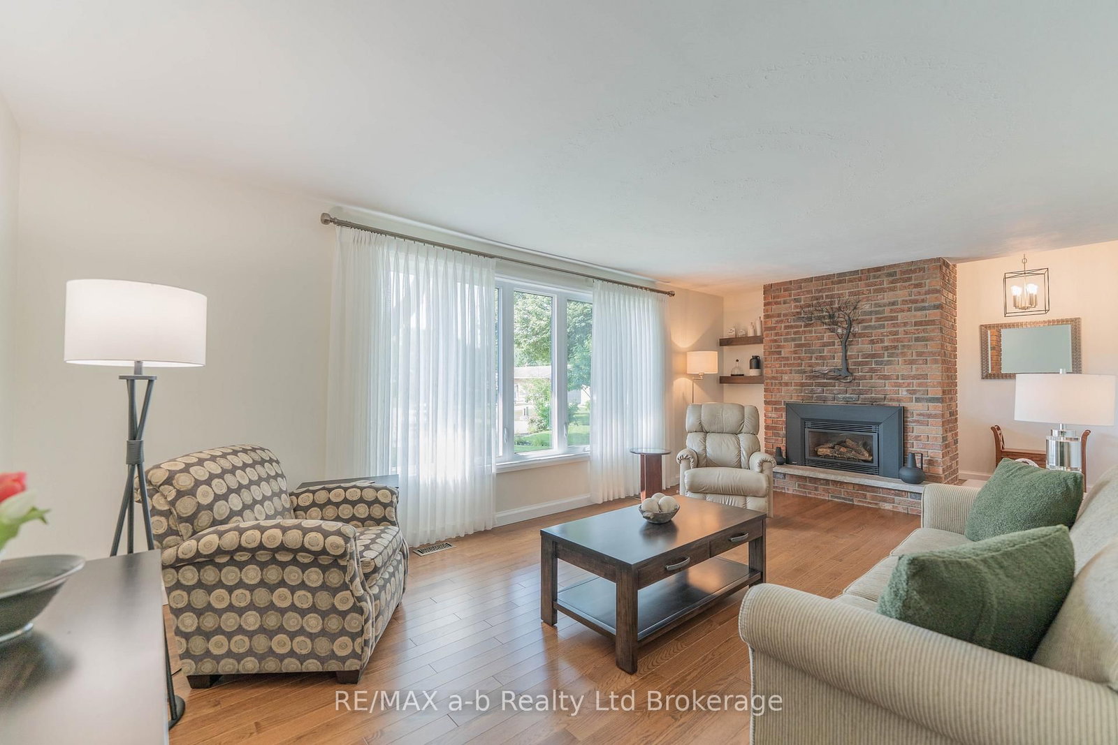 34 Glenridge Road • Tillsonburg, ON photo 8