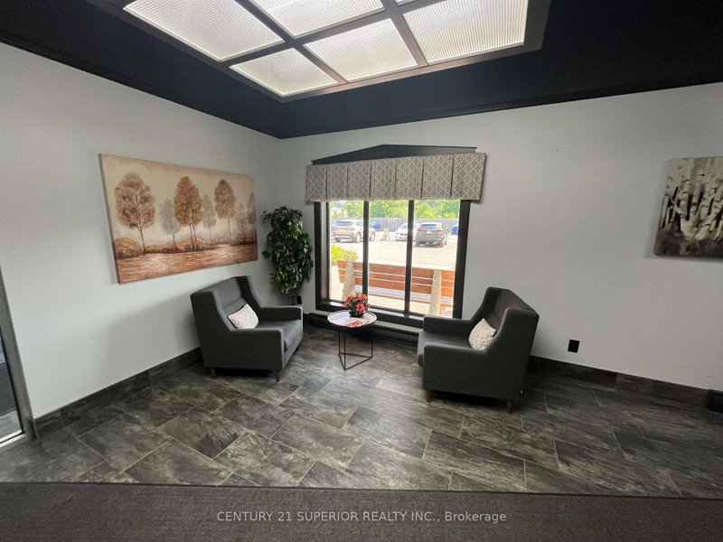 160 - 725 James Street S