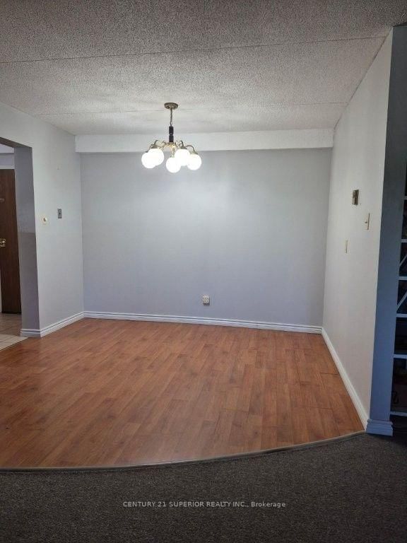 725 James Street S photo 5