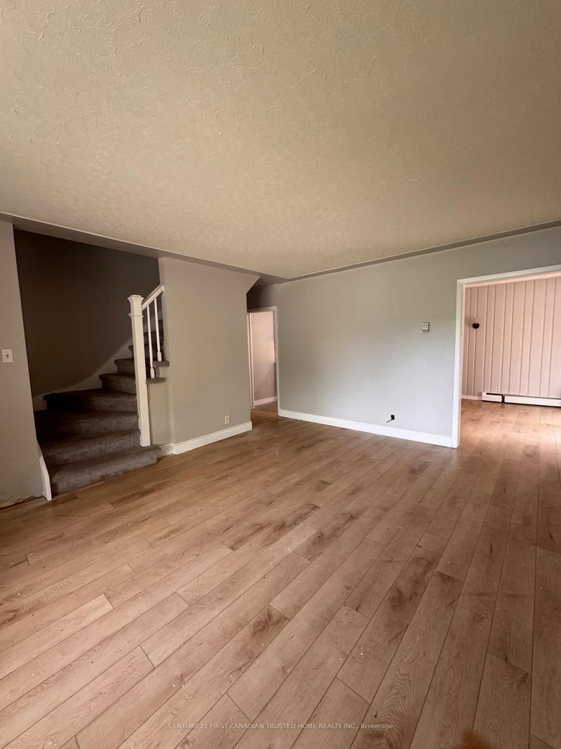 1 - 627 Commissioners Road E
