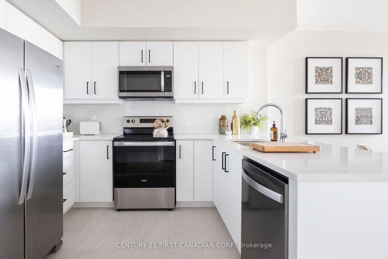 1008 - 4286 King Street E