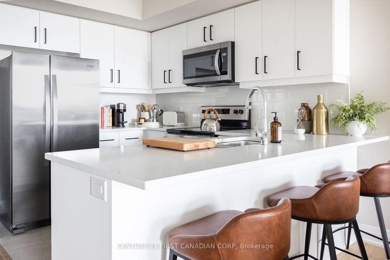 1008 - 4286 King Street E