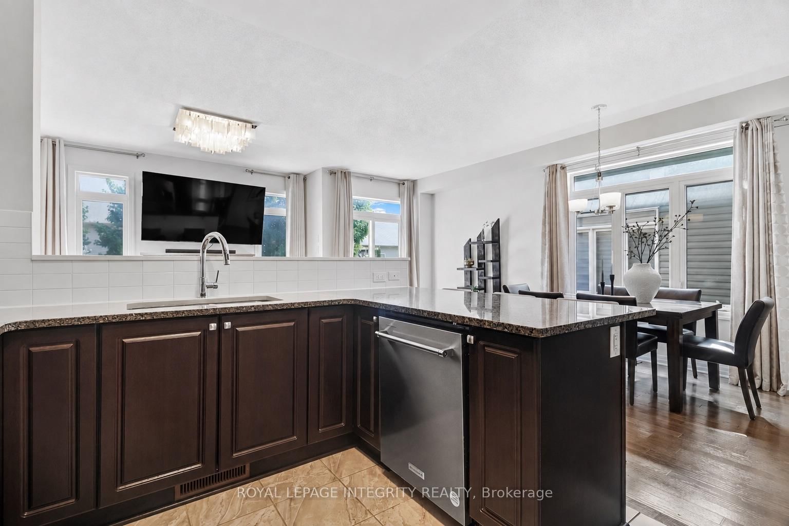 216 Gossamer Street • Ottawa, ON photo 14