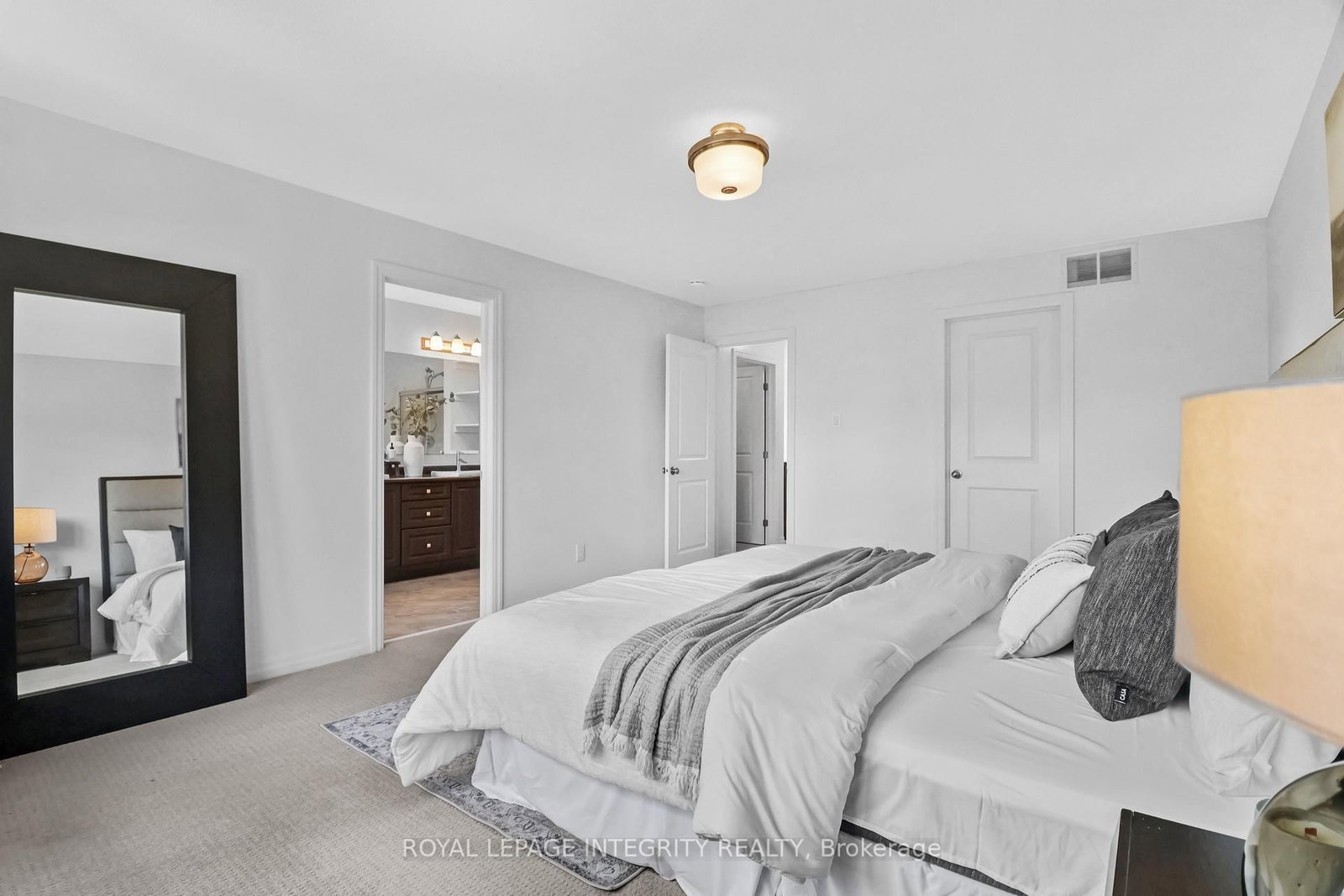 216 Gossamer Street • Ottawa, ON photo 18