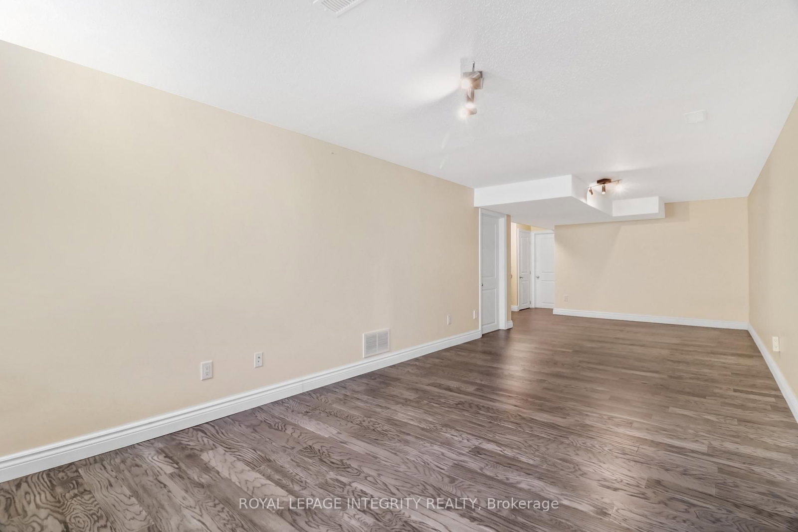 216 Gossamer Street • Ottawa, ON photo 32