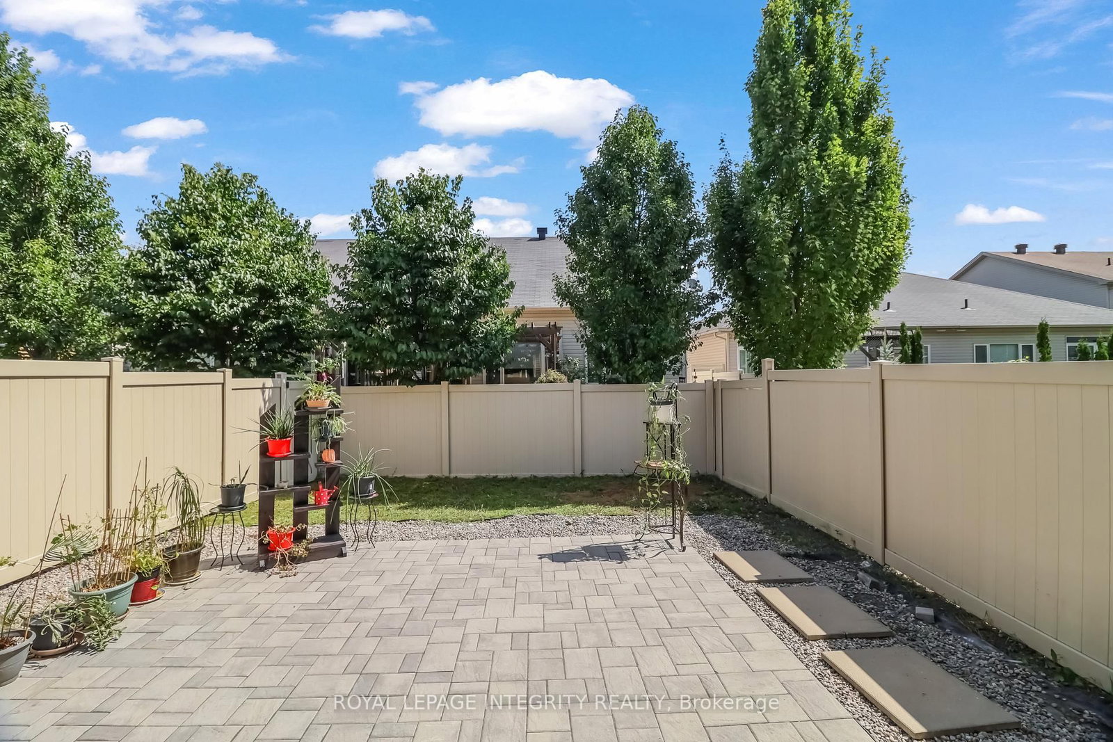 216 Gossamer Street • Ottawa, ON photo 36